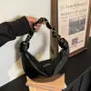Bolsa de Ombro de Couro Macio Retro de Luxo Leve para Mulheres, Bolsa de Mão Versátil para o Dia a Dia, Bolsa Dumpling, Bolsa de Ombro Único Transversal com Temperamento de Alto Padrão