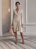 Vestido de manga comprida liso com decote V acinturado, nova moda outonal, crossover, transfronteiriço Europa e América, Amazon, para mulheres.