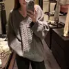 Suéter de punto de lana pura, corte ancho y holgado estilo coreano para mujer, que ofrece un look relajado y elegante, cubriendo las caderas y creando un efecto adelgazante.; un suéter grueso y cálido