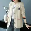 Novo cardigã de tricô casual com decote V para outono e inverno para mulheres, solto e emagrecedor, casaco suéter de estilo casual, peça versátil de manga longa para mulheres