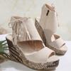 Sandálias de cunha europeias e americanas plus size transfronteiriças femininas 2025 primavera e verão borla salto alto boca de peixe sola grossa sapatos femininos sapatos plataforma