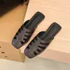 Sandalias retro negras nuevas de suela blanda para uso exterior, zapatos slip-on calados, pantuflas de punta cerrada verano 2026, nuevo diseño tejido