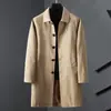 Casaco Trench Coat Masculino Fino de Comprimento Médio Outono 2025 Moda Masculina Roupa Exterior Casual Jaqueta Masculina Estilo Coreano Gola Lapela