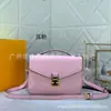 Bolsa de repuesto de alta calidad, bolsa de hombro moderna, bandolera, bolso para mujer con relieve, fuente de fábrica clásica de Guangzhou, productos transfronterizos