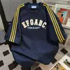 Camiseta Manga Curta Color Block Três Listras Estilo College Verão 2025 Casual Solta Gola Redonda Versátil Top para Casal