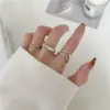 Conjunto de Anéis Redondos Simples Estilo Europeu e Americano ins Temperamento Personalidade Bonita Anel Geométrico Vazado Joia para Mão de Menina