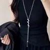 Colar de Cobra da Moda Design de Nicho de Alta Qualidade Corrente de Lã Luxo Leve Versátil Pingente Exquisito Pingente para Roupas Femininas