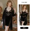 Conjunto de Pijama de Terciopelo Gueru Otoño/Invierno, con un sexy diseño de malla transparente, sujetador acolchado, diseño de espalda descubierta y una bata a juego. Modelo: M6906