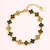 Pulseira de Trevo de Quatro Folhas com Pedras Totais de Alta Versão Moda Transfronteiriça para Meninas, Luxo Acessível e Pulseira de Flor de Aço Titânio Estilo Ins de Alta Qualidade