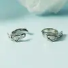 Pendientes de cinturón de cuero en forma de corazón, estilo vintage de Hong Kong, exquisitos ear cuffs en forma de corazón, clips para orejas geniales y únicos para mujer, ear cuffs sin perforación