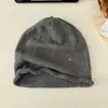 Gorro de tricô casual estilo coreano para outono, versátil e que afina o rosto, quente, protege as orelhas, com barra dobrada, para clima frio