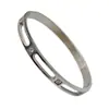 Pulseras Retro Europeas y Americanas para Mujer, Acero Inoxidable de Alta Gama con Diseño Hueco Incrustado de Circonita, Joyería de Mano Simple y Versátil, Disponible Exclusivamente para Ventas Transfronterizas
