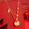 Mismo Estilo que el Usado en Joyerías, Estilo Antiguo Oro Arena Tres Vidas Tres Mundos Flor de Melocotón Floreciente Collar, Cadena Integrada, Serie de Bodas