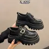Mocassins de couro genuíno para mulheres, sapatos pequenos de couro estilo britânico, novos sapatos de sola grossa para aumentar a altura para mulheres baixinhas, outono de 2026