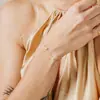 Nuevo brazalete de trébol de cobre chapado simple de moda transfronteriza europea y americana para mujer, exquisito y versátil para ir al trabajo, accesorio de mano de nicho