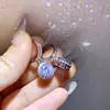 Nuevo pendiente redondo de moda para mujer, lujo ligero, diseño de nicho, pendientes de diamantes completos, joyería para orejas elegante para street style