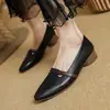 Sapatos baixos de couro macio genuíno estilo retrô francês, novo modelo 2026, slip-ons para o dia a dia, blocos de cor, corte médio, bico redondo, sapatos pequenos de couro para uso externo