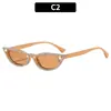Gafas de sol pequeñas estilo europeo y americano 2026, con montura de ojo de gato, adornos de perlas y diamantes, gafas de sol de moda para mujer, únicas y versátiles, estilo de celebridad de internet de moda.