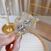 Pinza de pinza de tiburón de lazo de gasa de estilo coreano de alta gama de 7 cm con flor de cinco pétalos medio atado, Lujo accesible, Elegante y versátil para mujer
