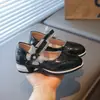 Sapatos de Couro Elegantes de Salto Alto para Meninas 2026 Primavera/Outono Novo Estilo Modernos Mary Janes de Corte Baixo com Salto Grosso e Strass