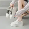 Zapatillas blancas de suela gruesa para mujer que aumentan la altura, nuevas para primavera y otoño 2026, versátiles, casuales, ligeras, con cordones, estilo deportivo, para estudiantes