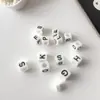 Cuentas de Letras Negras sobre Fondo Blanco de 7 mm, Cuentas Acrílicas, Cuentas Cuadradas de Plástico, Cuentas para Pulseras, Cuentas Sueltas, Accesorios para Joyería DIY