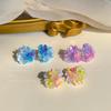 Yu Shuxin con aretes de flores color dopamina atmósfera de verano para mujer dulces hermosos aretes blancos aretes de vacaciones
