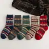 Calcetines de Invierno Personalizados Nuevos de Exportación de Amazon para Mujer, Felpa Engrosada Forma de Corazón Flor Octagonal Estilo Étnico Calcetines Europeos y Americanos para Mujer