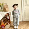 Conjunto Plus Size de Veludo para Meninas Estilo Coreano Outono/Inverno Tendência Novo Desenho Animado Moletom de Manga Longa Calça Jogger Conjunto Elegante de Duas Peças