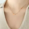Collar con Colgante de Corazón de Melocotón con Letra en Inglés Europeo y Americano Estilo Nicho Elegante Minimalista Personalidad Acero de Titanio Chapado en Oro Sin Decoloración P799