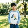 Camiseta de Manga Longa com Estampa de Animal Cartoon para Meninos da Primavera e Outono Novo Estilo para Crianças Pequenas e Médias Algodão Lycra Camiseta Básica de Gola Redonda para Crianças