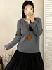 Top de punto para mujer de talla grande, cuello redondo, medio abierto en el pecho con huecos, estilo otoño 2026, manga larga holgada para mujeres de talla grande
