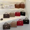 Bolsa Kelly de alta qualidade, leve e luxuosa com padrão de lichia para mulheres, uma bolsa de ombro/transversal elegante e versátil para a temporada de outono de 2026