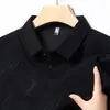 Nueva colección de otoño de camisetas de manga larga para hombres de mediana edad y mayores, con un diseño casual tipo camisa de dos piezas, corte holgado y cuello tipo polo.