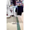 Estante de Exhibición tipo Isla para Tienda de Ropa Estante de Exhibición de Pie de Acero Inoxidable Perchero Colgante Lateral de Doble Fila Simple para Tienda de Ropa para Mujer