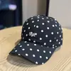 Gorra de Béisbol con Letras y Lunares Estilo Ins Otoñal para Mujer, Casual Versátil, Sombrero con Protección Solar que Hace que la Cara Parezca Más Pequeña, Gorra de Pico