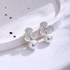 Nuevos Pendientes Elegantes de Perla con Flor de Tres Pétalos para Mujer, Lujo Ligero, Elegantes, Exquisitos, Diseño de Nicho Suave, Pendientes con Sentido de Diseño
