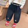 Calça Jeans Plush com Renda para Meninas Inverno 2026 Nova Moda Infantil Estilosa para Meninas Calça Longa Aconchegante Outono Inverno