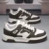 Zapatos de verano para hombre, nuevos zapatos transpirables, estilo coreano, modernos, combinables, blancos, con plataforma, informales.