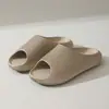 Nuevas pantuflas de verano transfronterizas para mujer, pantuflas antideslizantes de suela gruesa de alta gama al por mayor para hombre, uso en interiores del hogar, EVA antiolor