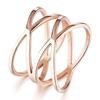 Anillo de mujer de acero de titanio que no se desvanece con línea cruzada personalidad anillo simple brillante europeo y americano Amazon superventas