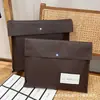 Bolsa de Embalaje de Tela No Tejida Morada Bolsa de Embalaje para Tienda de Ropa Bolsa a Prueba de Polvo Logo Personalizado Stock Listo Embalaje con Botón de Presión