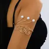 Uma pulseira de braço de pérolas, elegante e simples, para mulheres, elegante e requintada