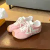Versión de piel de vaca suave con aumento de altura interior, zapatillas de entrenamiento alemanas de punta inclinada para mujer, estilo ballet, adecuadas para combinar con faldas, zapatillas deportivas casuales, zapatillas de cuero genuino de suela gruesa