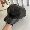 Nuevo Sombrero Octogonal de Ala Pequeña con Etiqueta Pequeña de Cuero PU Estilo Británico para Mujer, Versátil para Otoño e Invierno, Sombrero de Artista Adelgazante para el Rostro