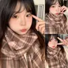 Bufanda Cuadros Linda 2025, Engrosada para Otoño e Invierno, Chal Dulce de Estudiante, Cálida y Versátil, Nuevo Calentador de Cuello Estilo Coreano