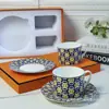 Conjunto de Xícara e Pires de Café Transfronteiriço, Pequena Xícara de Café Italiana de Luxo Estilo Europeu, Conjunto de Xícaras de Cerâmica Exquisite Estilo Ins Presente