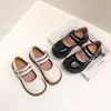 Zapatos de piel para niña 2026 otoño nuevo modelo zapatos de baile para actuación de niñas zapatos de suela blanda de un solo color zapatos planos de princesa versión para estudiante
