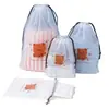 Sacos transparentes foscos com cordão, em embalagem dupla e espessa com estampa de desenho animado, ideais para guardar roupas e meias em viagens. Impermeáveis ​​e perfeitos para armazenamento.