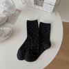 Calcetines de algodón de principios de otoño de Dongdaemun blanco y negro gris temperamento simple onda encaje de burbujas calcetines de tubo sin costuras al por mayor